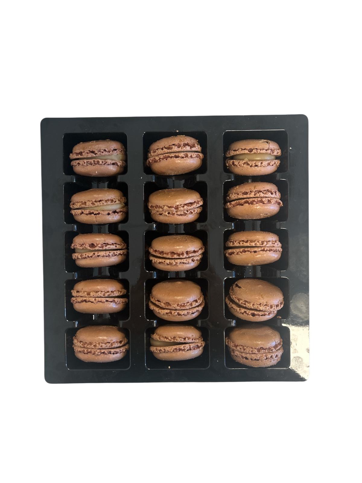 Macaron Vanille, Tonkaboon en aardbei de Paris