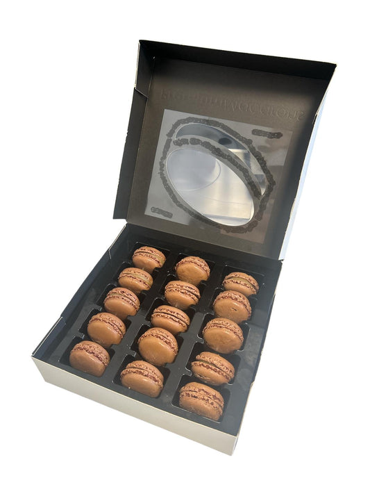 Macaron Vanille, Tonkaboon en aardbei de Paris